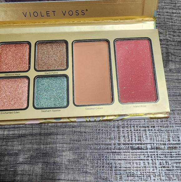 Pretty in Paradise Face & Shadow Palette - Picture 3 of 7